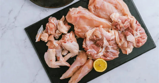 鶏一羽をまるごと捌きながら、部位の魅力をご紹介します。